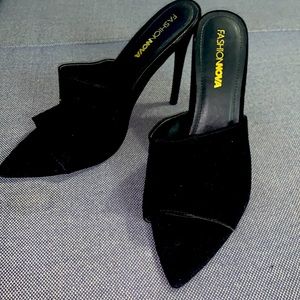 Pointed toe back heel size9
